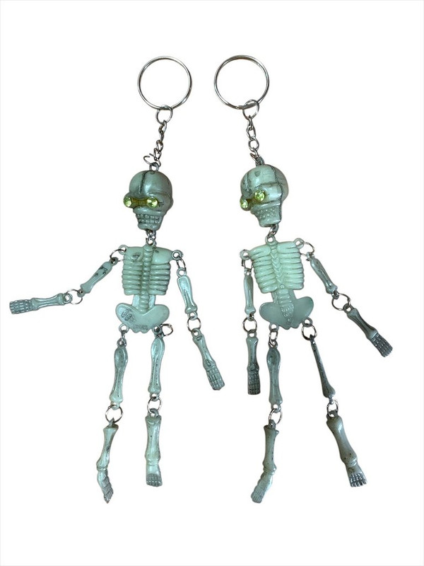 LLAVERO ESQUELETO GRANDE GRIS CLARO
