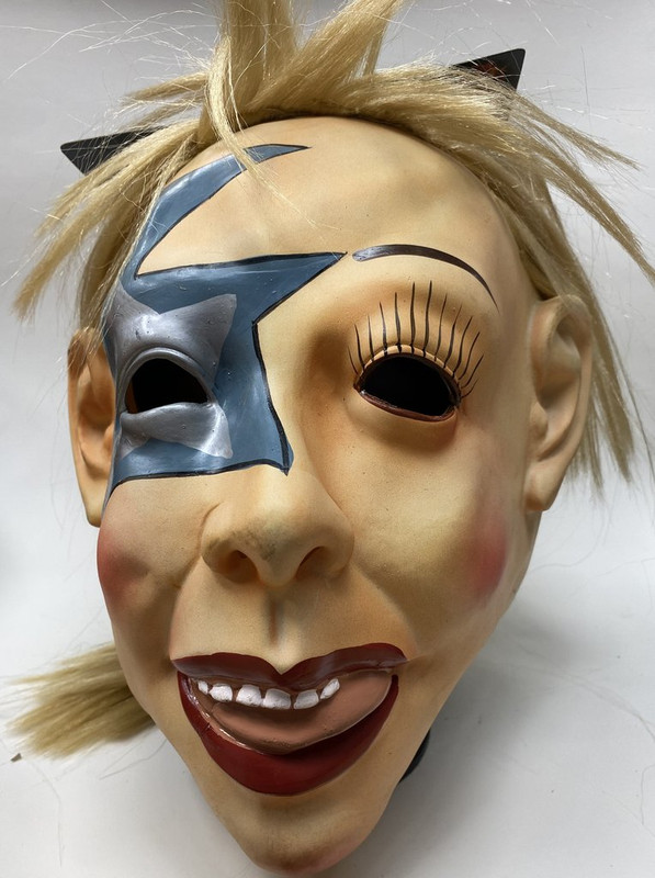 MASCARA LATEX MUJER CABELLO RUBIO