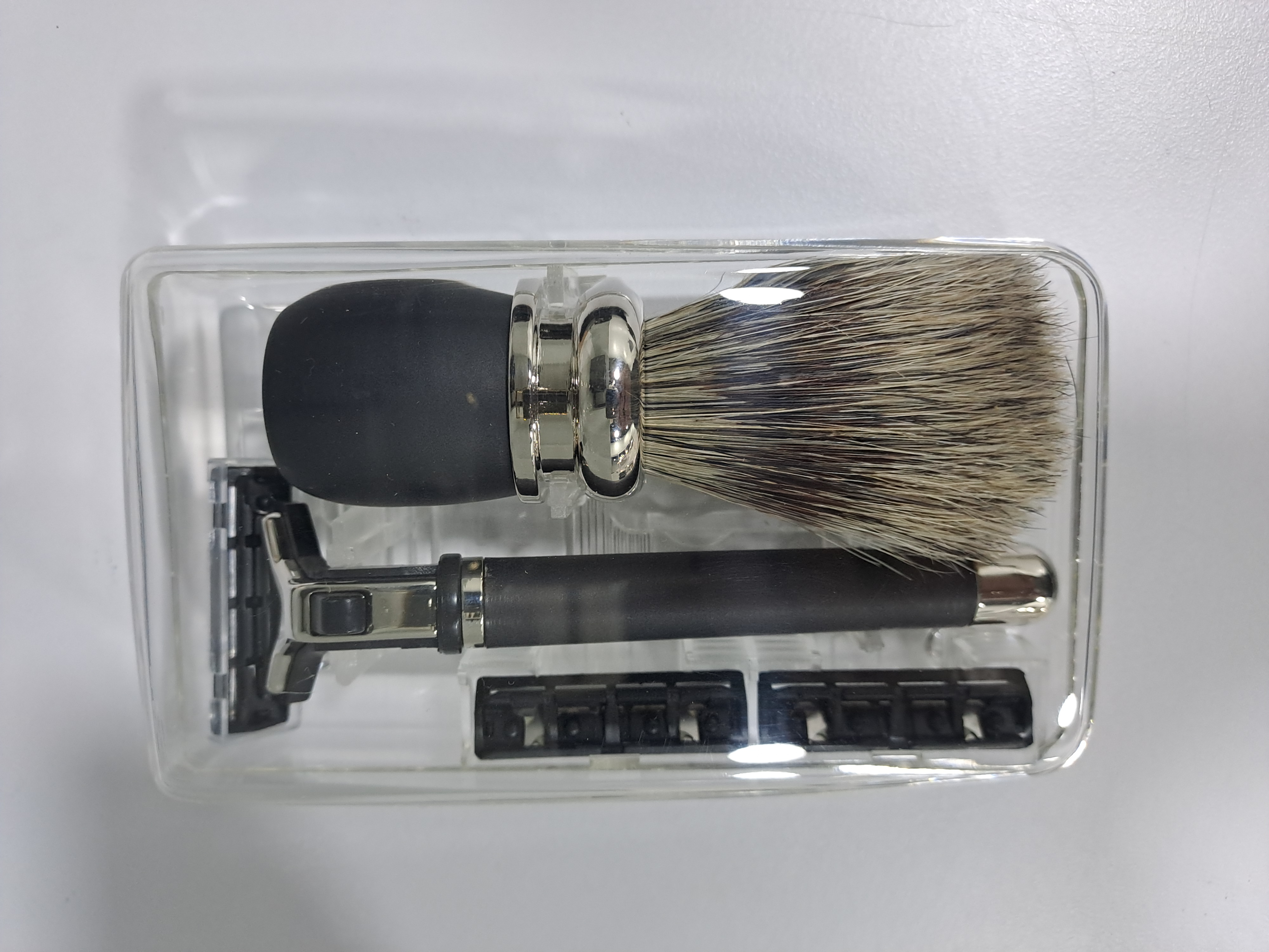 AFEITADORA CON ESTUCHE