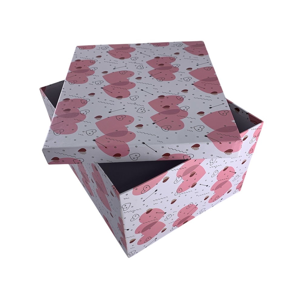 CAJA DE REGALO CORAZON CON FLECHA 12*7*7.5 CM